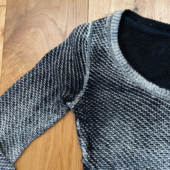 Black and white sweater - Picture 4 of 5